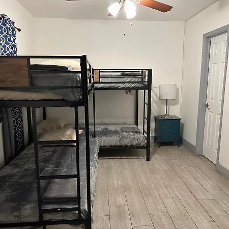 Bekahouse Hostel With Parking, Backyard And Laundry Miami Exterior photo