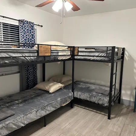 Bekahouse Hostel With Parking, Backyard And Laundry Miami Exterior photo
